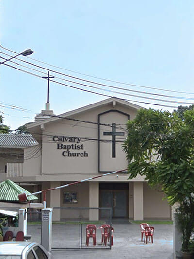 คริสตจักรไม้กางเขนไทย โบสถ์คริสเตียนบนถนนสุชุมวิทซอย 2 เขตคลองเตย กรุงเทพมหานคร